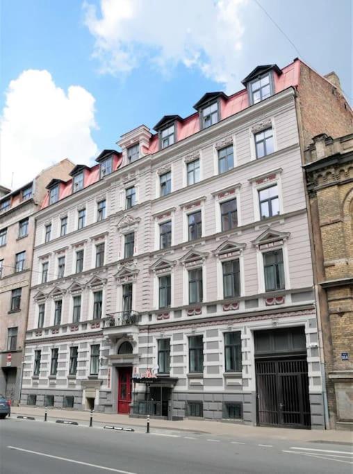 Lovely 1-bedroom * Riga